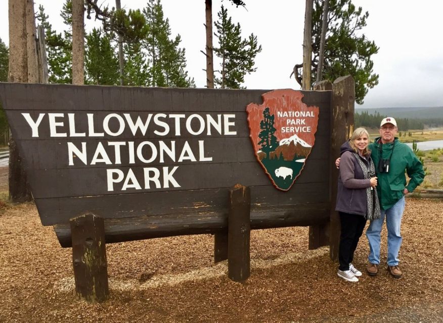 From Jackson: Yellowstone National Park Day Trip with Lunch - Wildlife in Hayden Valley and near Yellowstone Lake
