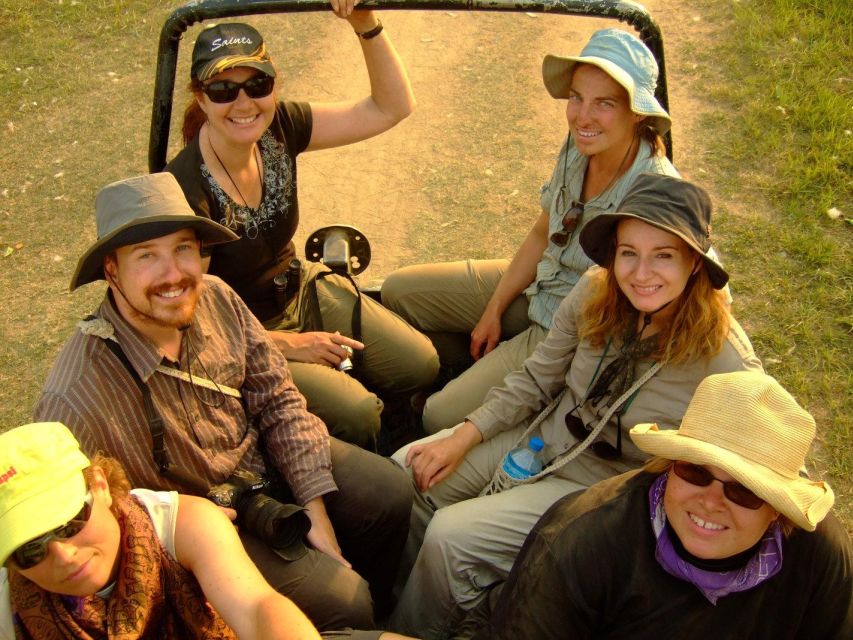 From Kathmandu/Pokhara: 3-Day All-Inclusive Chitwan Safari - Day two: canoe, elephants, and the main jeep safari