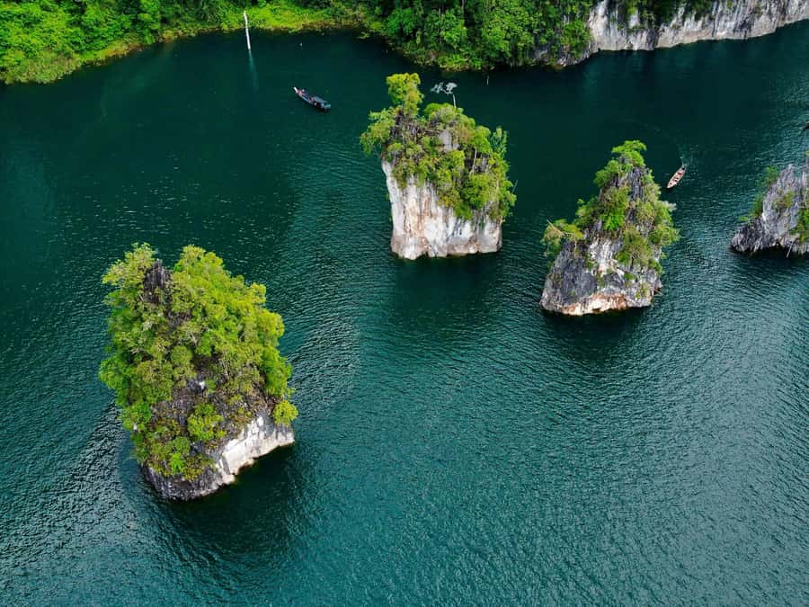 From Khao Lak/Khao Sok: Cheow Lan Lake and Emerald Pool Tour - Diamond Cave: short, dark, and sometimes crowded