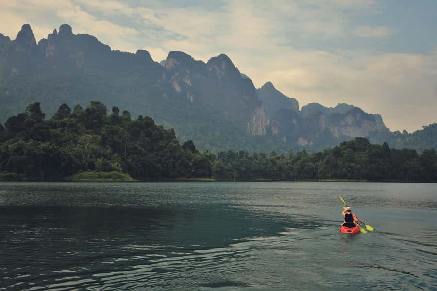 From Khao Lak/Khao Sok: Cheow Lan Lake and Emerald Pool Tour - How the small-group format changes the day