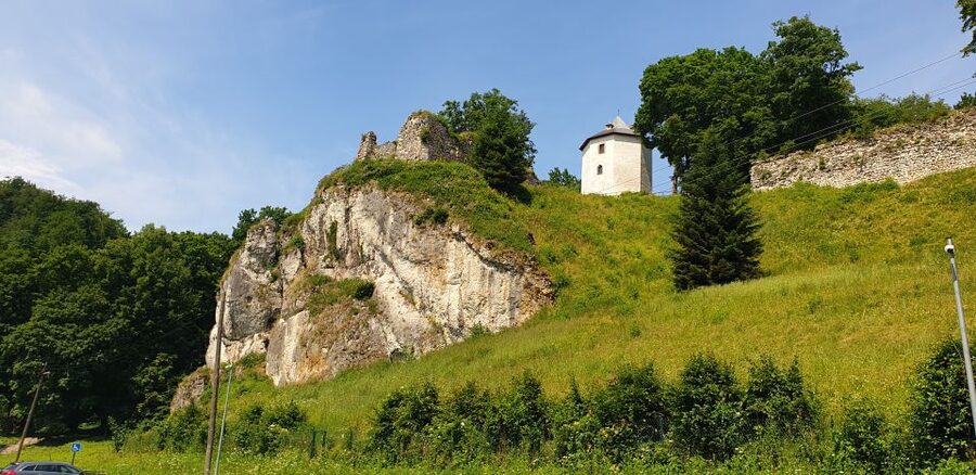 From Krakow: Ojców National Park & Ogrodzieniec Castle Tour - Is $125 a fair price?
