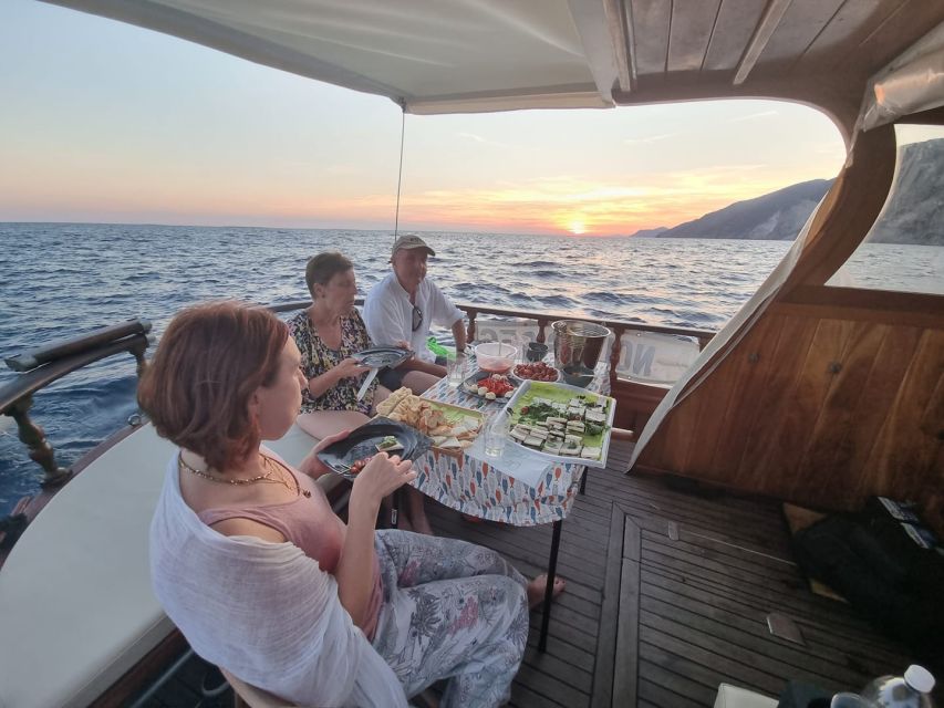 From La Spezia: Cinque Terre Boat Tour with Lunch and Wine - Key points at a glance