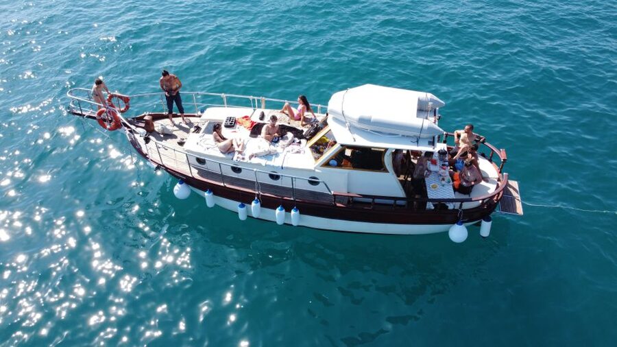 From La Spezia: Cinque Terre Boat Tour with Lunch and Wine - Lunch is a real part of the experience