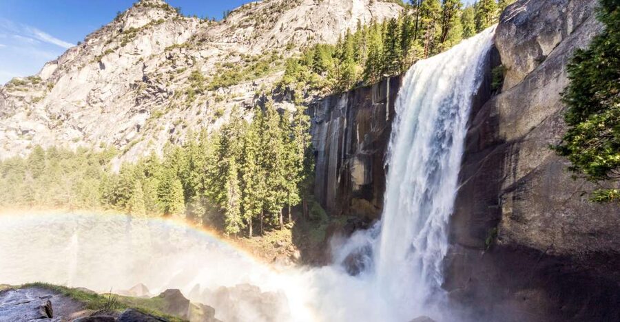 From Lake Tahoe: Yosemite National Park Day Trip with Lunch - Entering Yosemite and meeting Half Dome