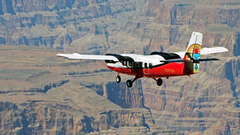 From Las Vegas: Grand Canyon West Rim Airplane Tour - Crossing Into Arizona and Reaching Grand Canyon West