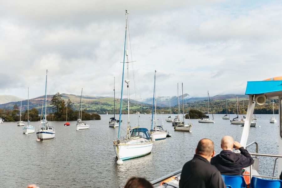 From Manchester: Lake District Bus Tour & Windermere Cruise - Meeting the minibus in central Manchester