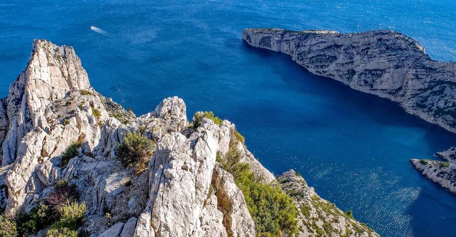 From Marseille: Calanques National Park Guided Hike - Meeting at Luminy and reaching the park