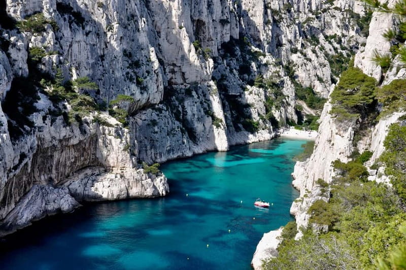 From Marseille: Iconic Calanques Boat Tour with Swimming - Choosing between Pointe Rouge and Vieux-Port