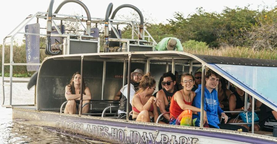 From Miami: Everglades Airboat, Wildlife Show & Bus Transfer - Arriving at Everglades Holiday Park