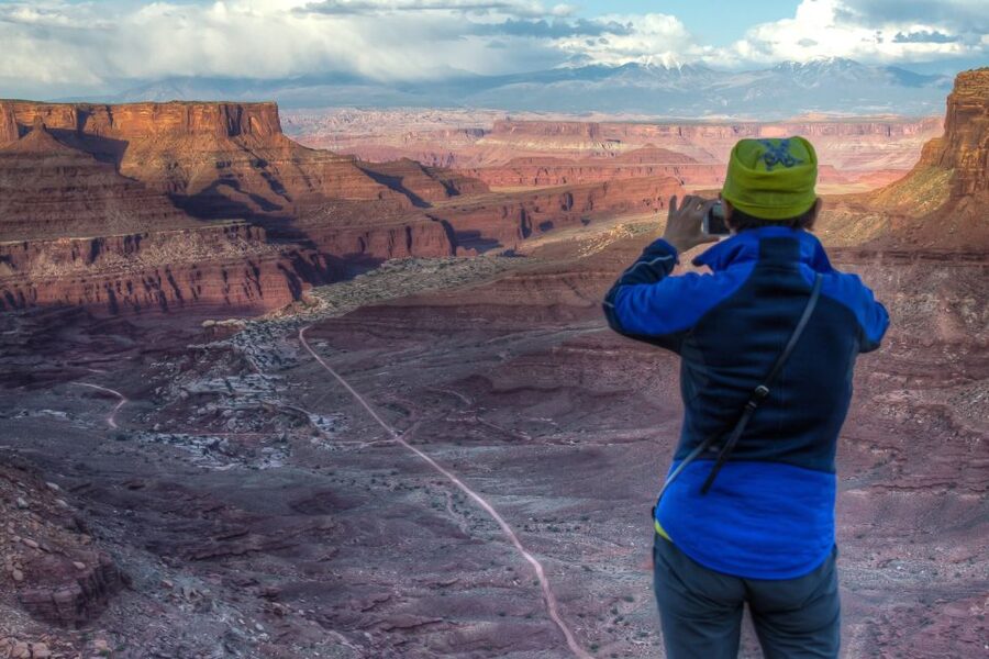 From Moab: Full-Day Canyonlands and Arches 4x4 Driving Tour - A picnic lunch at Devils Garden