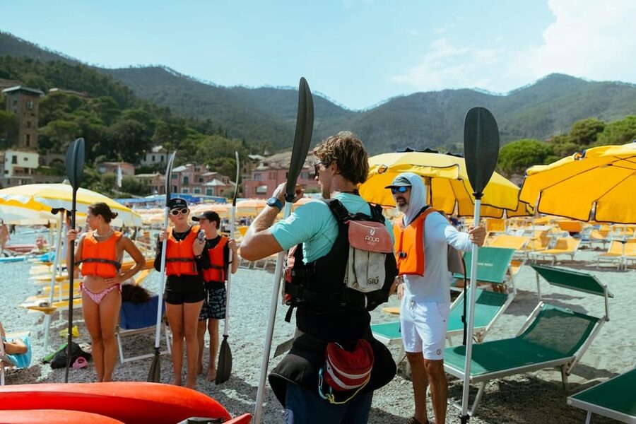 From Monterosso to Vernazza: Guided Cinque Terre Kayak Tour - Starting from Monterosso beach