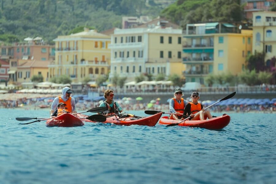 From Monterosso to Vernazza: Guided Cinque Terre Kayak Tour - Along the cliffs and sea caves