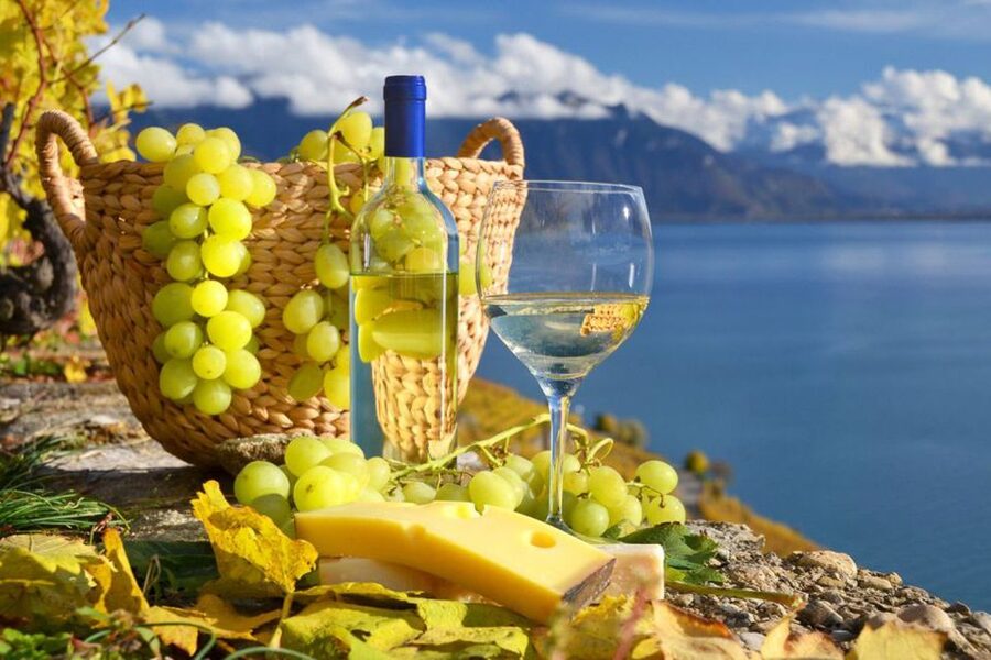 From Pisa: Cinque Terre Small Group Tour - Vernazza, the best place for a flexible lunch