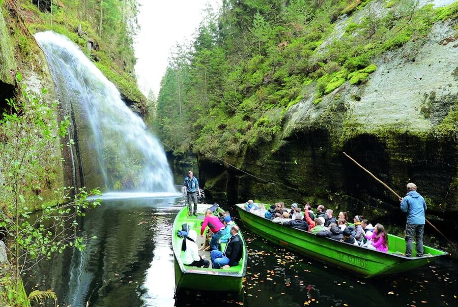 From Prague: Bohemian & Saxon Switzerland Semi Private Tour - Walking to Pravčická Gate