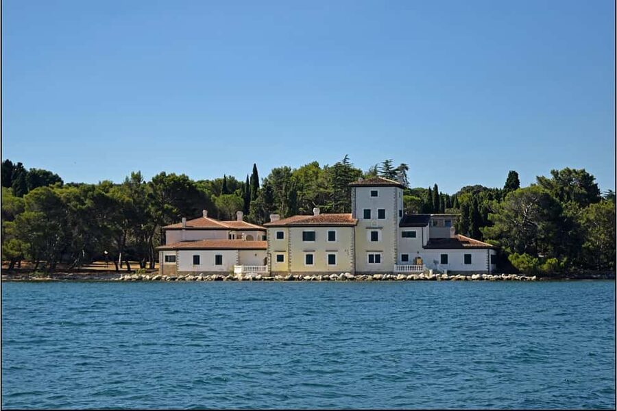 From Pula: Rovinj & NP Brijuni cruise with Red Island visit - Fažana and the return toward Pula