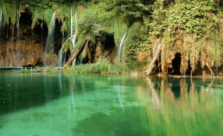 From Split or Trogir: Plitvice Lakes Guided Tour - Lunch at Vila Velebita
