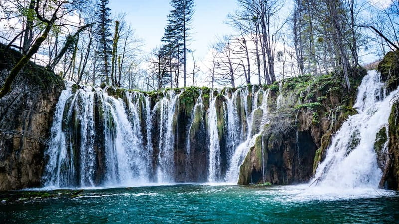 From Split: Plitvice Lakes Guided tour - Entering Plitvice Lakes and choosing your pace