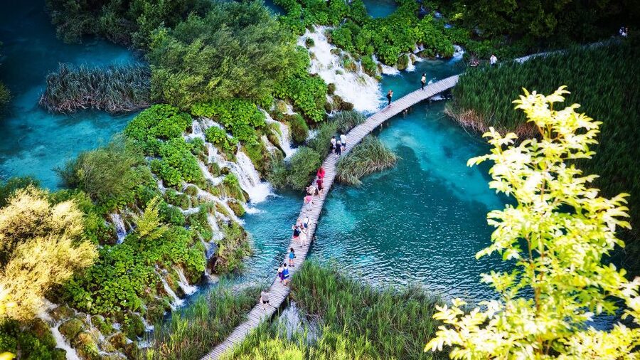 From Split: Transfer to Zagreb with Stop at Plitvice Lakes - What the guide adds to the park visit