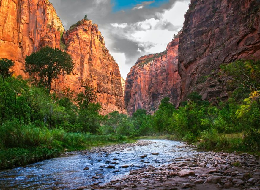 From Springdale: The Zion Narrows Hike with Lunch - From the Zion Guide Hub to the river