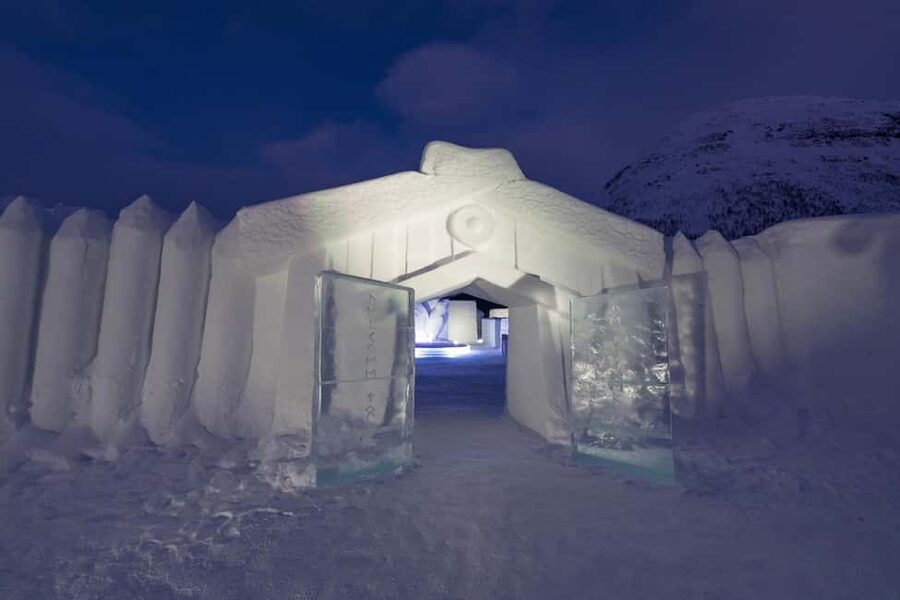 From Tromsø: Ice Domes Snow Park and Wilderness Experience - Snowshoeing, tandem skiing, and simple snow fun