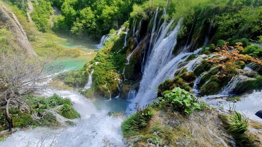 From Zadar: Plitvice Lakes Day Trip with Guide and Boat Tour - Why Plitvice Lakes is worth the long day from Zadar