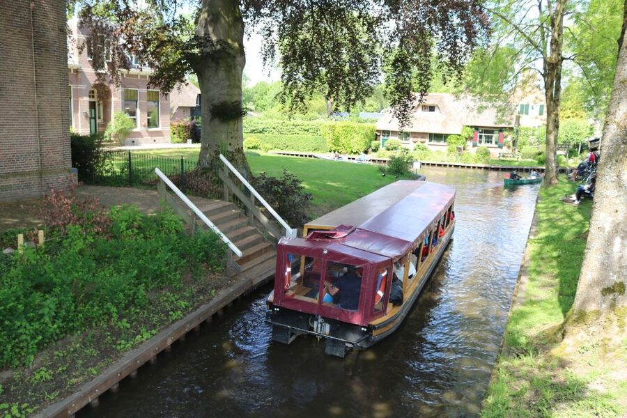 Giethoorn: Village & National Park Canal Cruise with Coffee - Is $12 a good deal?
