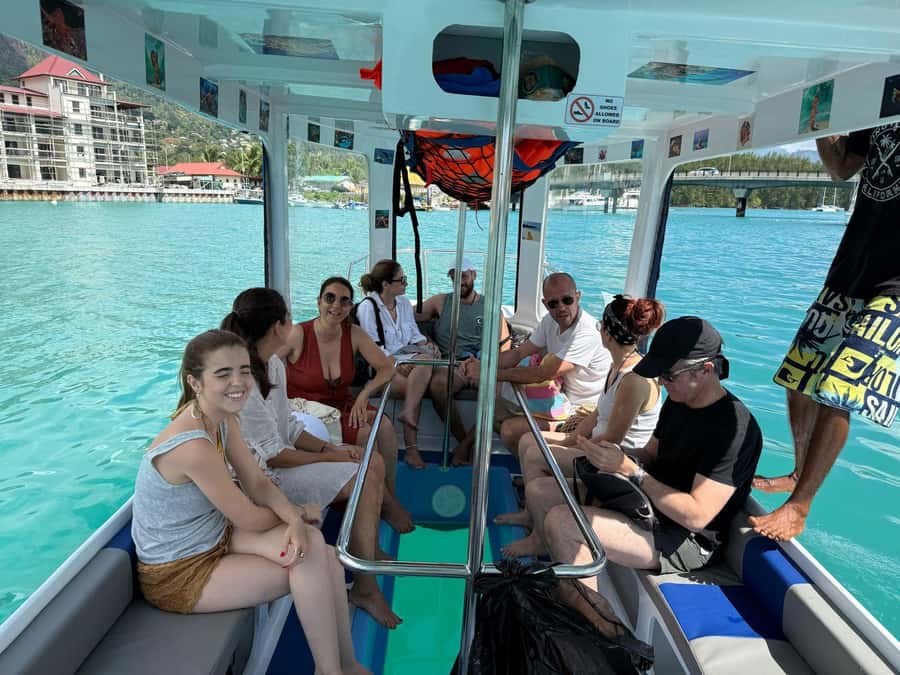 Glassbottom boat & Crystalkayak SteAnneMarinePark Snorkeling - Cerf Island barbecue and a proper pause