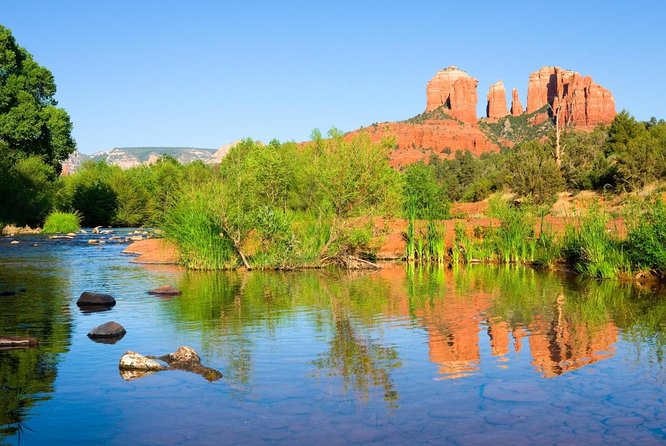 Grand Canyon with Sedona and Oak Creek Canyon Van Tour - Sedona’s red rocks get a short but useful stop