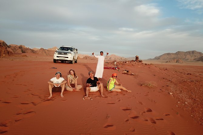 Half-Day Jeep Safari "Wadi Rum Highlights!" w/ Professional Bedouin Guide - Red dunes and sandboarding