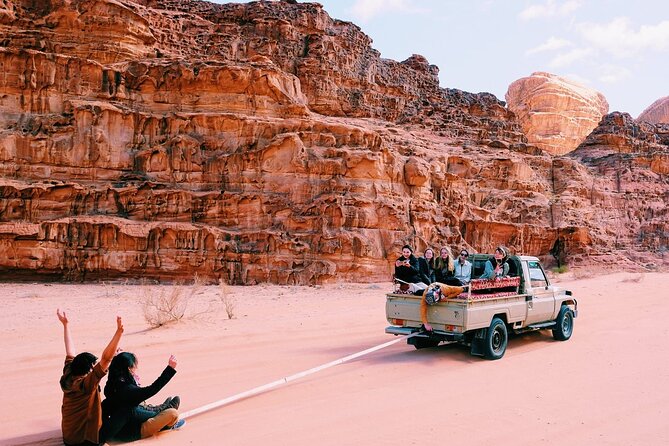 Half day Jeep Tour in Wadi Rum incl. water and Bedouin tea - Um Sabatah at Sunset