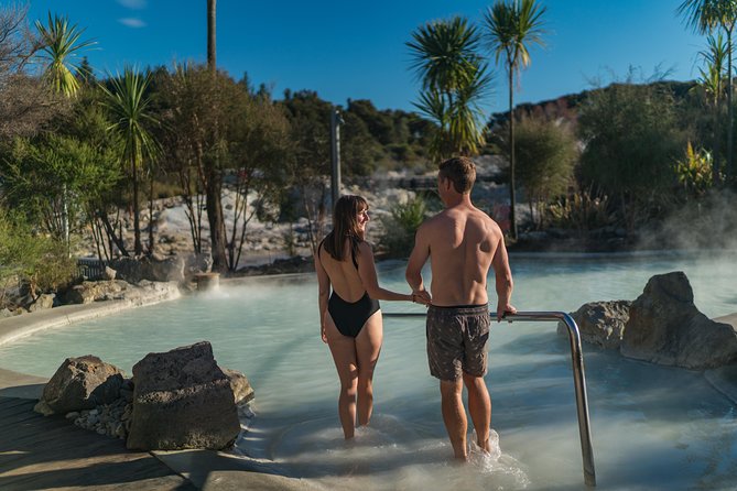 Hell's Gate Mud Bath & Spas - Step two: rinse off before the sulfur pools