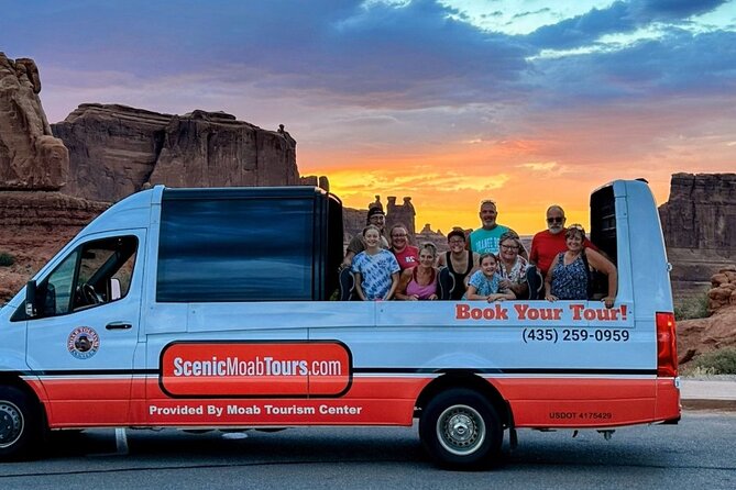 HIGHLY RATED Arches National Park Sightseeing Tour From Moab Utah - From Moab to the Park Avenue walls