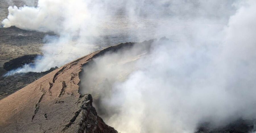 Hilo: Hawaii Volcanoes National Park Flight - Pu‘u ‘Ō‘ō and the scars of old lava