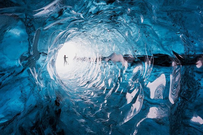 Ice Cave Tour in the National Park of Vatnajökull - The 4x4 ride across rough ground