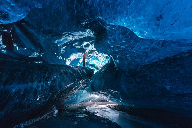 Ice Cave Tour in the National Park of Vatnajökull - What the cave may look like