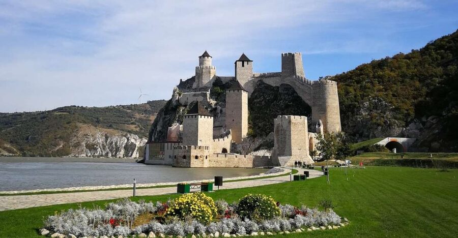 Iron Gate Tour: Golubac Fortress, Lepenski Vir+National Park - Kapetan Mišin Breg and the seasonal difference