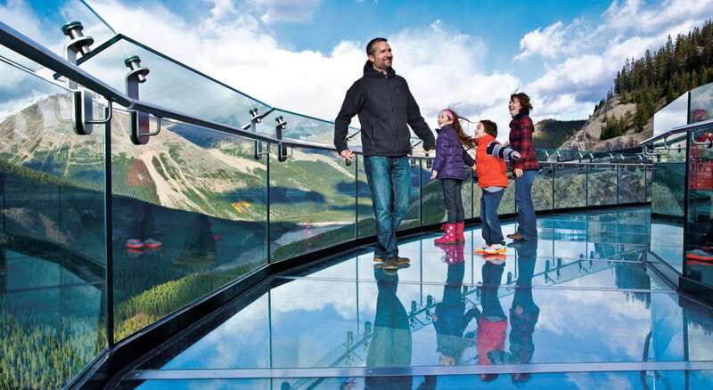 Jasper: Columbia Icefield Skywalk - Getting to the skywalk from the Discovery Centre