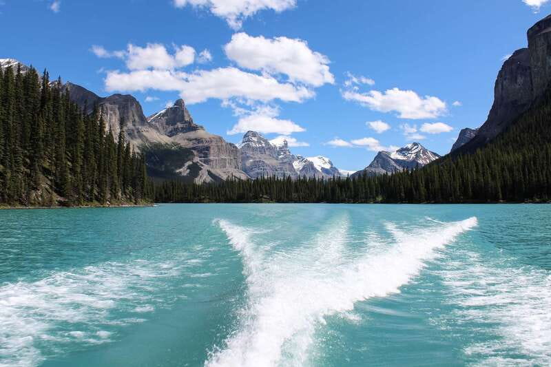 Jasper: Maligne Valley Wildlife & Spirit Island Cruise - The road from Jasper to Medicine Lake