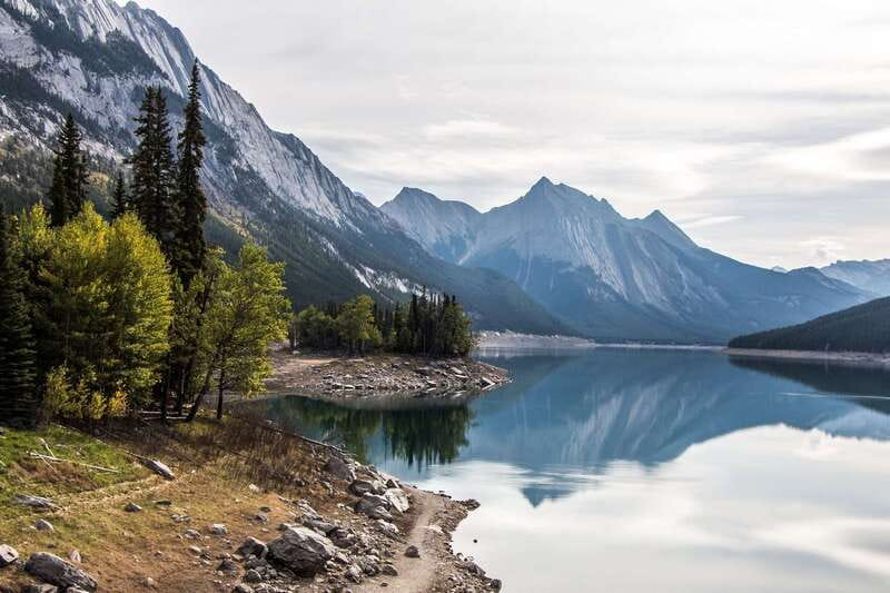 Jasper: Maligne Valley Wildlife & Spirit Island Cruise - How the guides shape the day