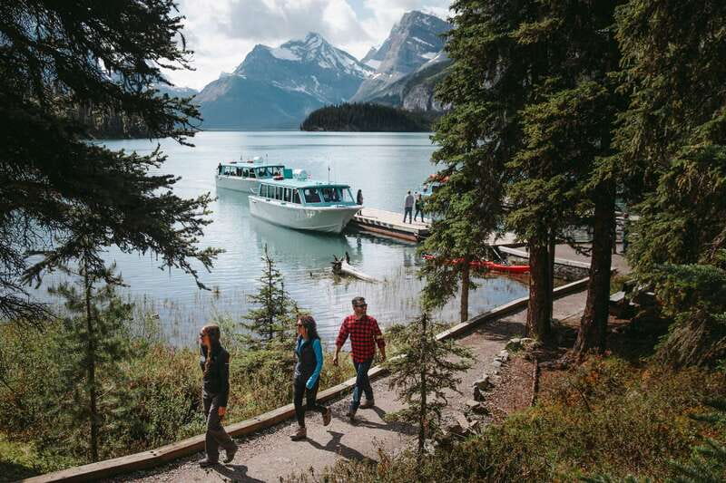 Jasper National Park: Maligne Lake Cruise With Guide - The stories make the scenery easier to understand