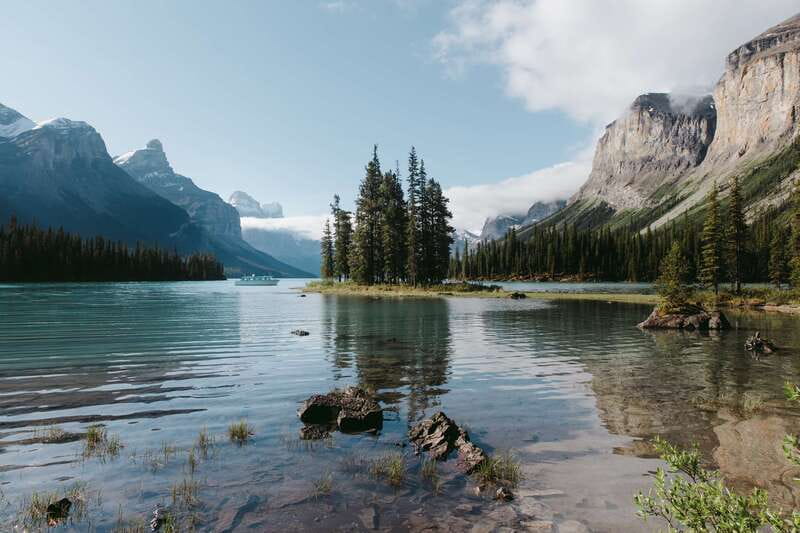 Jasper National Park: Maligne Lake Cruise With Guide - Boat comfort, seating, and weather
