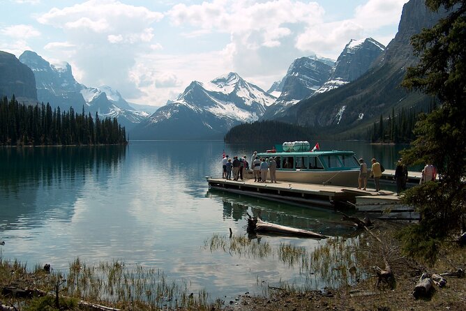 Jasper National Park Tour: Maligne Valley, Medicine Lake and Spirit Island - Wildlife watching without false promises