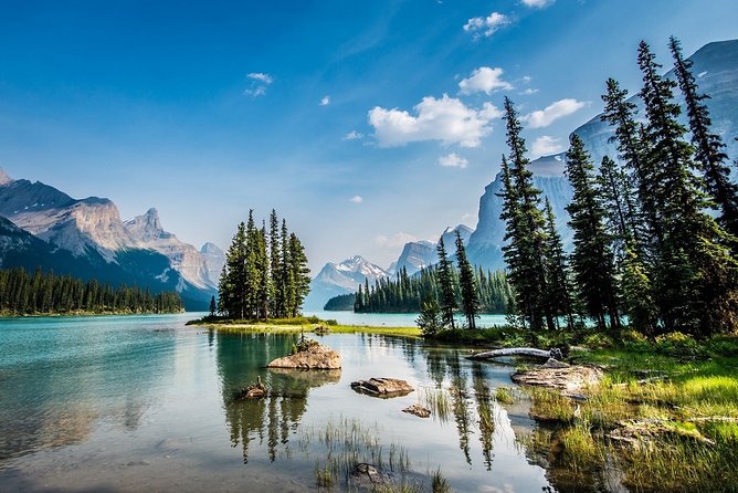 Jasper National Park Tour: Maligne Valley, Medicine Lake and Spirit Island - Medicine Lake and its disappearing water
