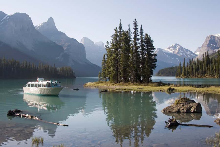 Jasper: Wildlife and Waterfalls Tour with Maligne Cruise - The drive through Maligne Valley