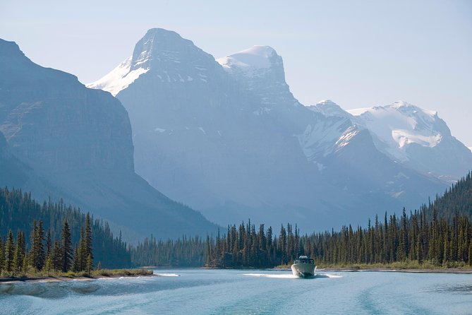 Jasper Wildlife & Sightseeing Tour with Maligne Lake Cruise - Maligne Lake and the cruise to Spirit Island