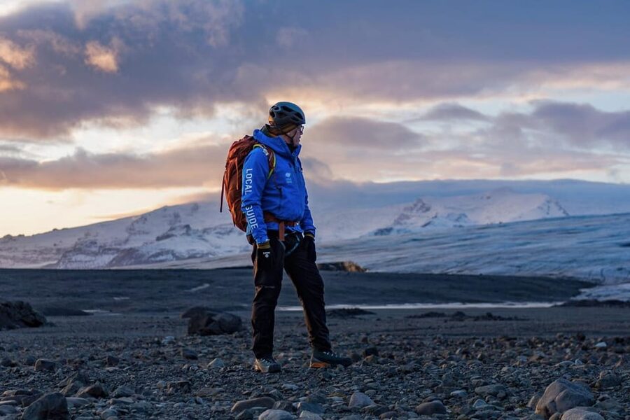 Jökulsárlón: The Original Ice Cave Tour on Vatnajökull - Walking 1.6 to 4 kilometers across the ice