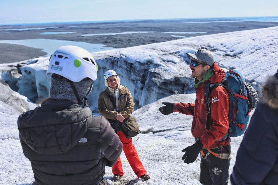 Jökulsárlón: Vatnajökull Glacier Guided Hiking Tour - Meeting at Jökulsárlón and gearing up