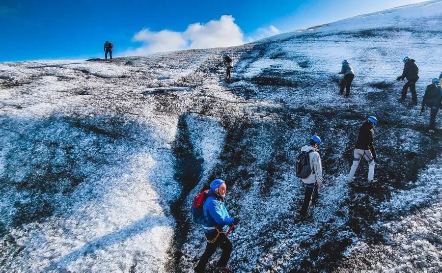 Jökulsárlón: Vatnajökull Glacier Guided Hiking Tour - How difficult is the 4 to 6 kilometer hike?