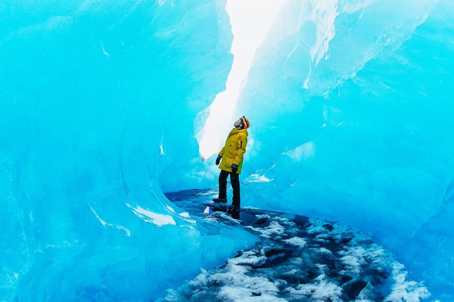 Jökulsárlón: Vatnajökull Ice Cave Guided Tour - What the guides add to the experience