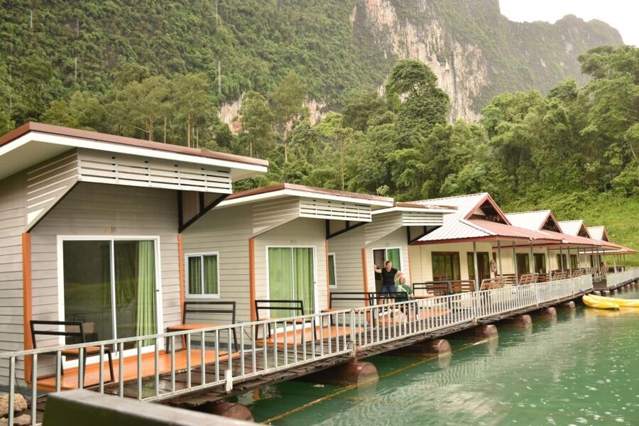 Khaosok National Park: 4-Day and 3-Night Package Trip - Sleeping on the water at the raft house